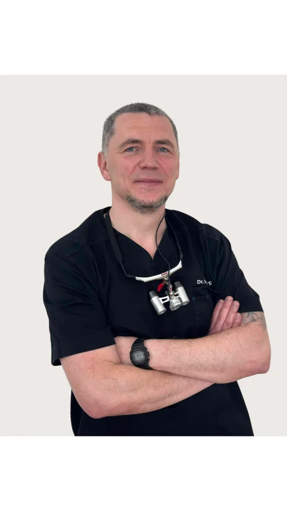 Ikona lékaře — sjednocené pozadí (bez bílého pruhu, vycentrovaná)